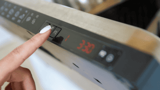 Nguyên nhân khiến chu trình rửa của máy rửa bát Bosch kéo dài hơn bình thường